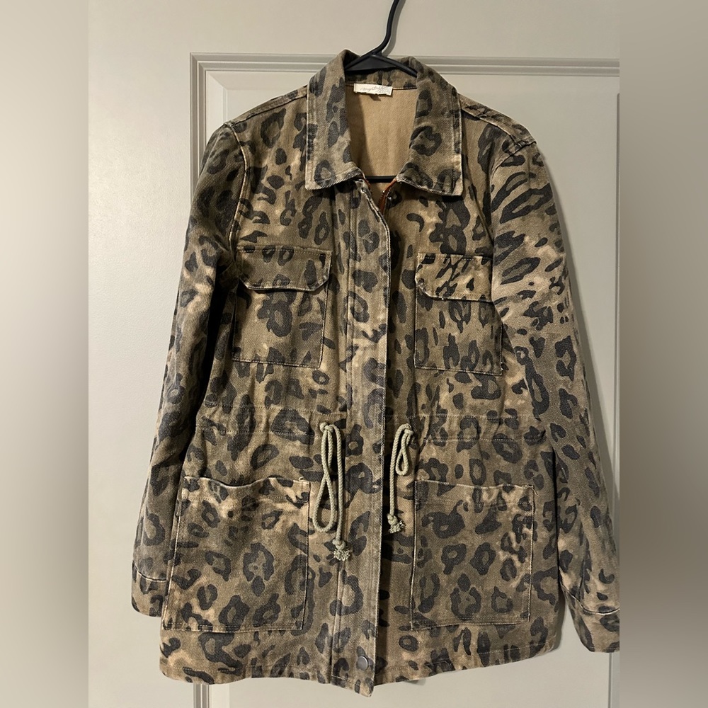 Mystree leopard print jacket with cinch waist. Size medium